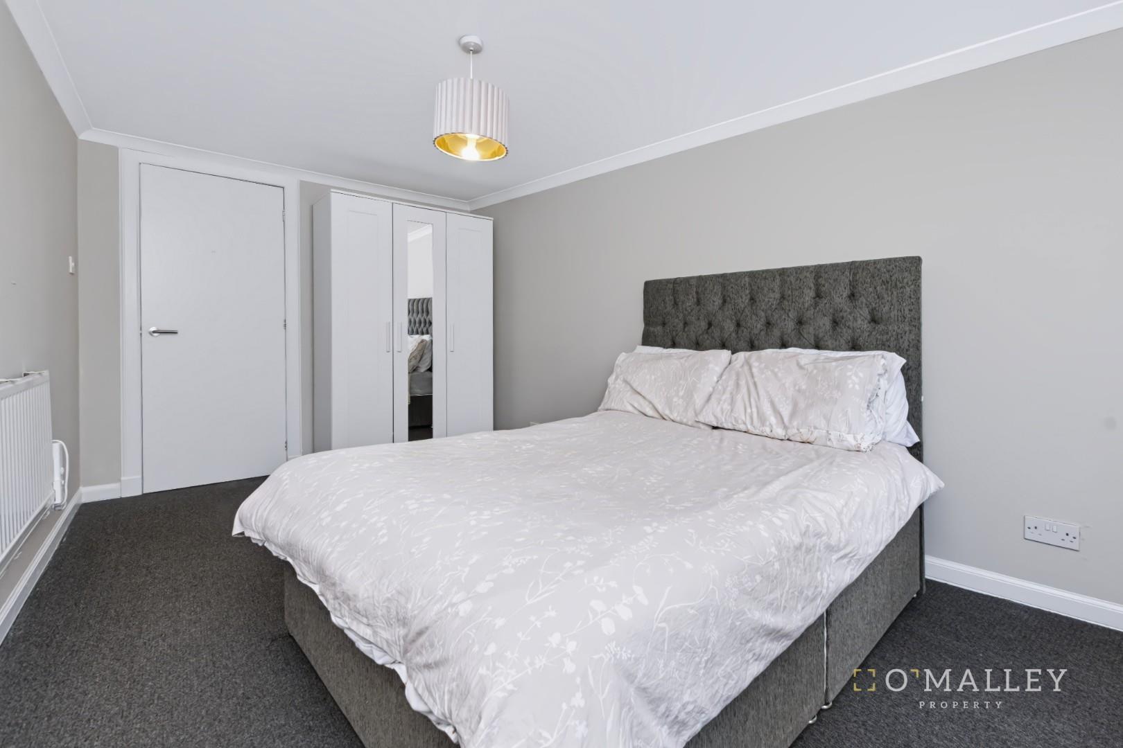 Master bedroom (2)